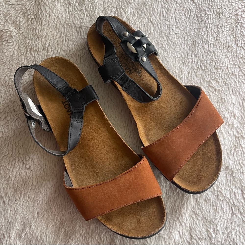 NAOT Sabrina Sandal, Jet Black/Hawaiian Brown Nubuck, size 39